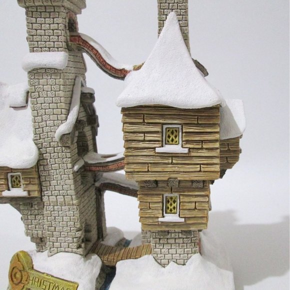David Winter Oliver Twist Collection Fagins Hideout House 2003 Has Flaws - Picture 6 of 12